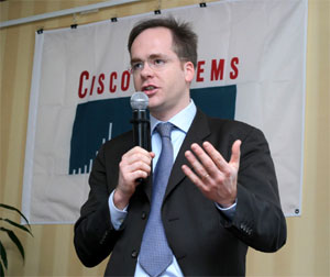 Жан-Кристоф Дессанж: “Cisco готова участвовать вместе с российскими партнерами в работах по развертыванию проектов на основе платформы IPTV”