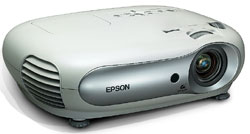 В проекторе Epson EMP-TW20 имеется полуторакратный трансфокатор и механизм сдвига объектива