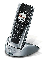 Гибридный аппарат Nokia 9500 Communicator работает  GSM и Wi-Fi-сетями
