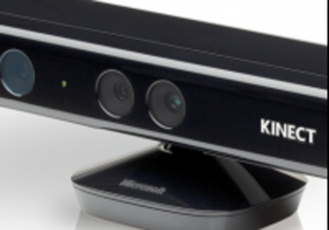 Внешне сенсор Kinect for Windows выглядит так же, как Kinect for Xbox Внешне сенсор Kinect for Windows выглядит так же, как Kinect for Xbox