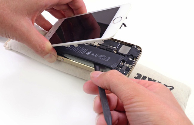 Apple не впервые сталкивается с проблемами аккумуляторов. В 2006 г. компания отозвала некоторые ноутбуки, батареи которых могли быть взрывоопасными Apple не впервые сталкивается с проблемами аккумуляторов. В 2006 г. компания отозвала некоторые ноутбуки, батареи которых могли быть взрывоопасными