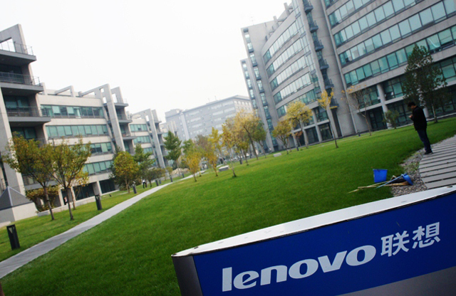 Покупка Motorola откроет Lenovo путь на американский рынок мобильных устройств, где сегодня доминируют Apple и Samsung Покупка Motorola откроет Lenovo путь на американский рынок мобильных устройств, где сегодня доминируют Apple и Samsung