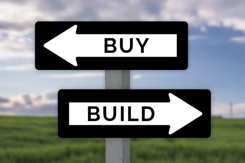 Почему дилемма &ldquo;создать или купить&rdquo; не подходит для современных ИТ-систем