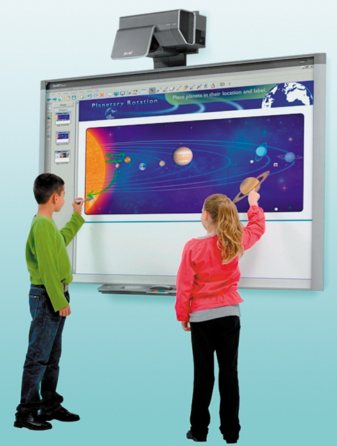 Интерактивные доски SMART Board 800 дадут возможность работы на всей поверхности доски двум и более пользователям Интерактивные доски SMART Board 800 дадут возможность работы на всей поверхности доски двум и более пользователям