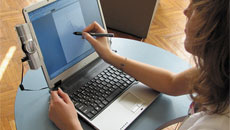 Устройство Navisis Laptop Pen придает экрану мобильного компьютера свойства сенсорного планшета Устройство Navisis Laptop Pen придает экрану мобильного компьютера свойства сенсорного планшета