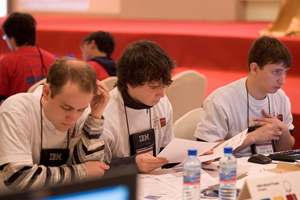 Команда МГУ в финале Чемпионата мира 2005 г. Слева направо: П. Наливайко, В. Рычёв, П. Митричев