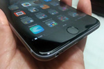 iPhone 6 Plus имеет тонкий корпус со скругленными краями, и поэтому его удобно держать в руке