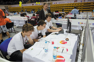 Команда МГУ в финале Чемпионата мира 2014 г. Слева направо: В. Омельяненко, М. Пядёркин, Г. Евстропов