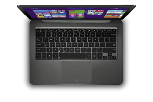 Клавиатура ультрабука имеет достаточно крупные и удобно расположенные клавиши, но кнопки управления курсором маловаты и не хватает подсветки клавиш