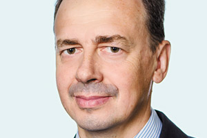 Эдуард Капитонов, руководитель направления комплексных продаж коммерческого управления RedSys