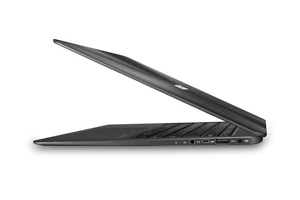 ZenBook UX305F оснащен тремя портами USB 3.0 (два с левой стороны, один с правой). Если вам понадобится проводной Ethernet, в один из этих портов можно вставить Ethernet-адаптер