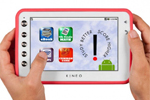 Планшет Kineo с 8-дюймовым экраном и двухъядерным процессором с тактовой частотой 1,3 ГГц предназначен для школ и стоит от 299 долл. Выпускает его компания Brainchild, которая работает в области образования лет двадцать.  По словам ее представителя Тима Кимбрелла, в действительности она разработала первое переносное обучающее устройство еще в 1993 г. Это позволяет Kineo хорошо работать с применяемым в школах ПО для оценки знаний и обучения. В то же время планшет обладает некоторыми функциями, ориентированными на потребительский рынок. Например, позволяет получить контролируемый доступ к магазину приложений Google Play. Использование сменной литий-ионной батареи означает, что Kineo может работать дольше других планшетов. Kineo используется в сотнях школ и школьных округов, но компания отказалась сообщить мне, в каких именно.