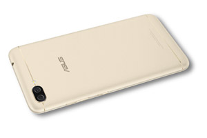 Фотоинтерфейс ASUS Zenfone 4 Max позволяет мгновенно переключаться между 13-Мп камерой с классическим углом обзора 80º и широкоугольной (120º)